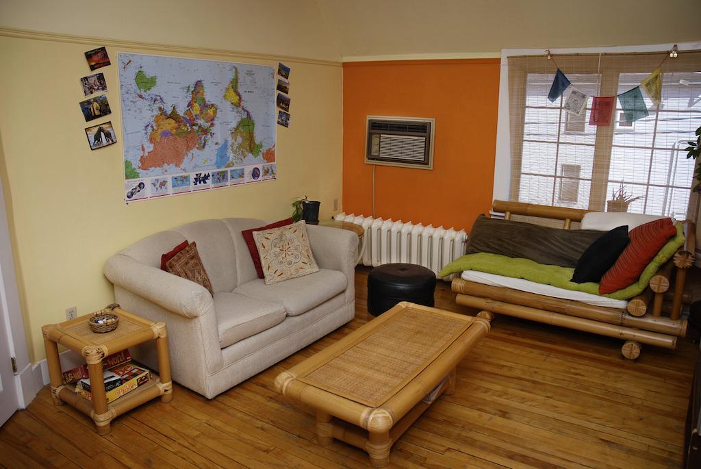 Auberge C'Mon Inn Hostel Moncton Buitenkant foto